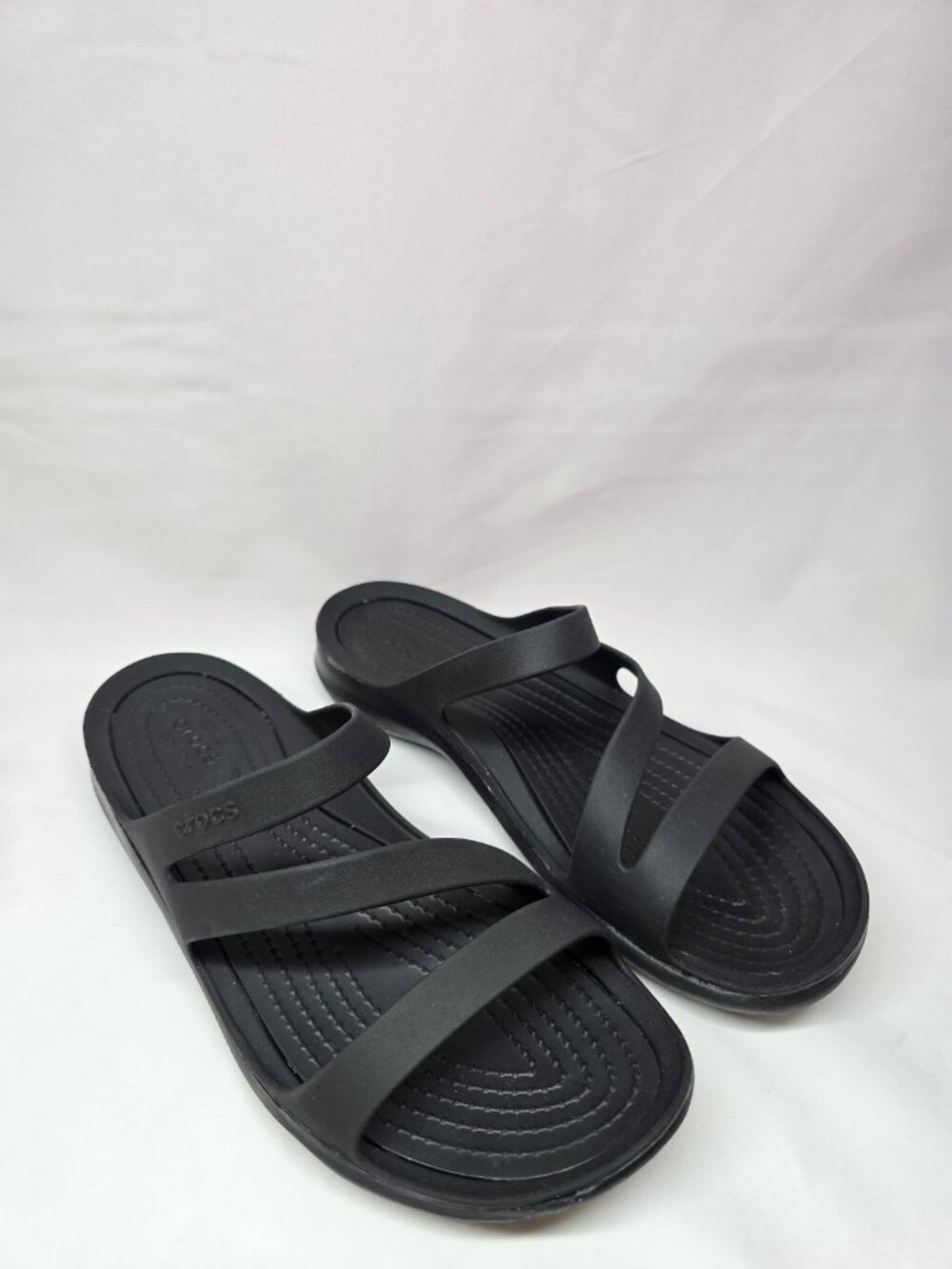 Crocs Women’s Swiftwater Sandals Black Size 7 Lightweight Travel Beach